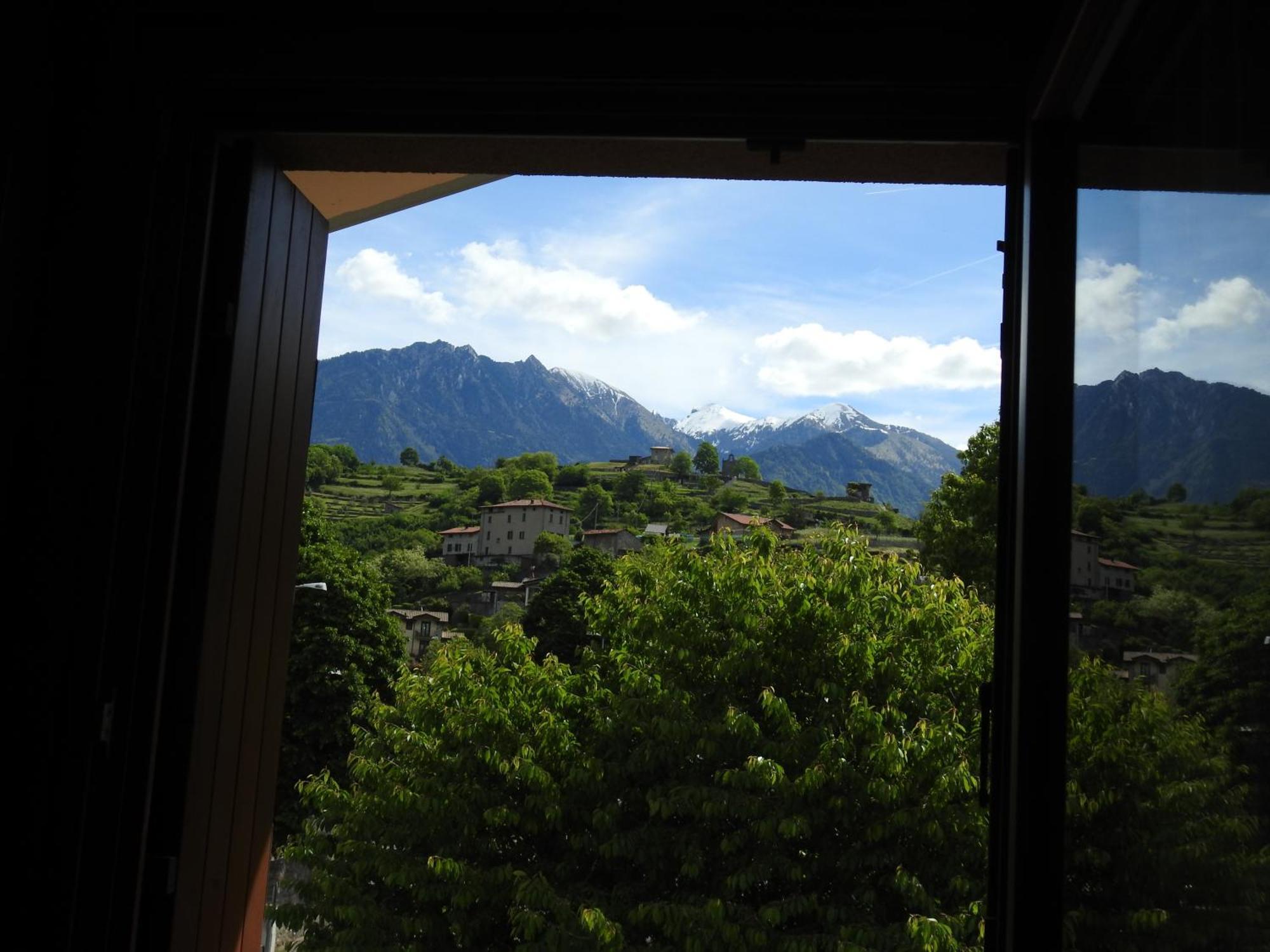 La Casa Di Clara Bed & Breakfast Esine ภายนอก รูปภาพ